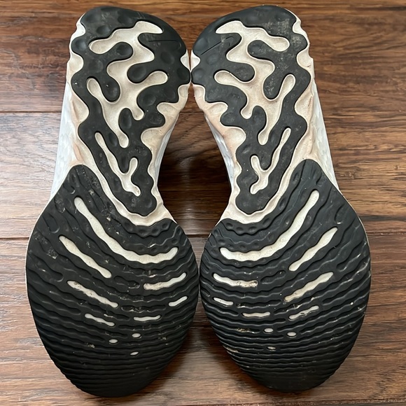 Nike Women’s React Infinity Run Flyknit 2 - Picture 7 of 9